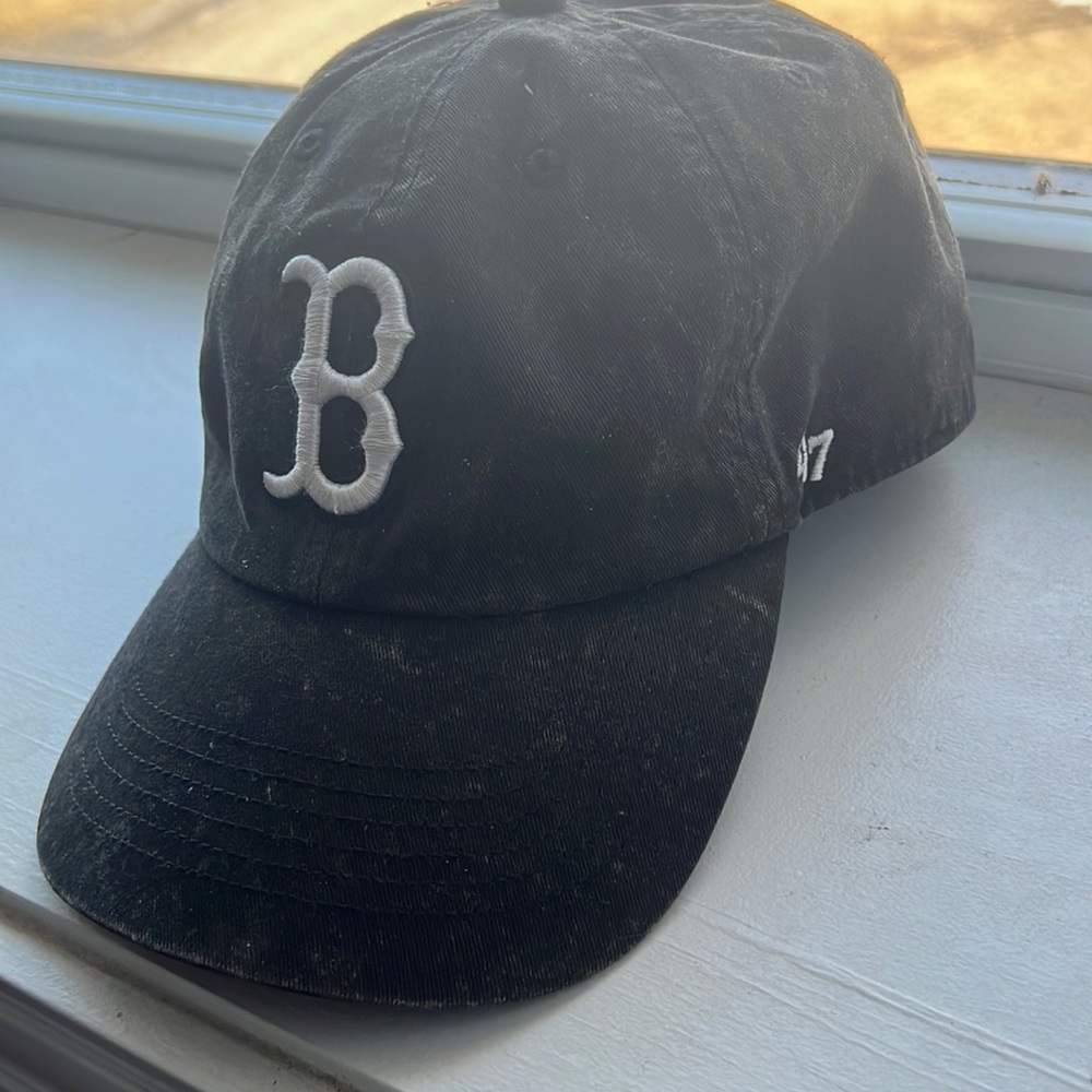 Black baseball hat
